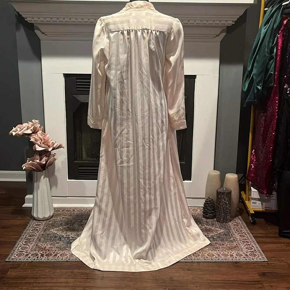 Christian Dior House Robe - Picture 7 of 12